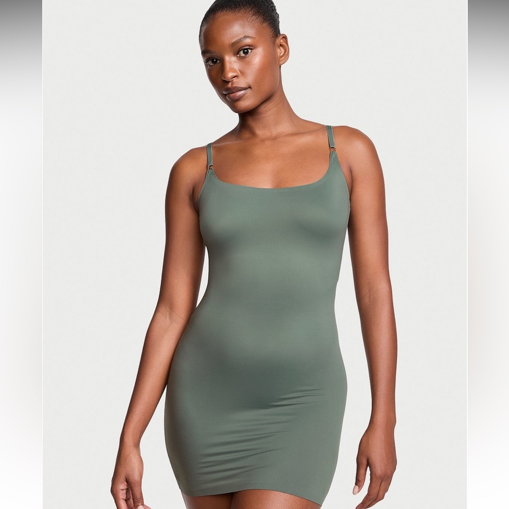 NWOT BODYWEAR by Victoria with FeatherSoft Innovation Slip Dress